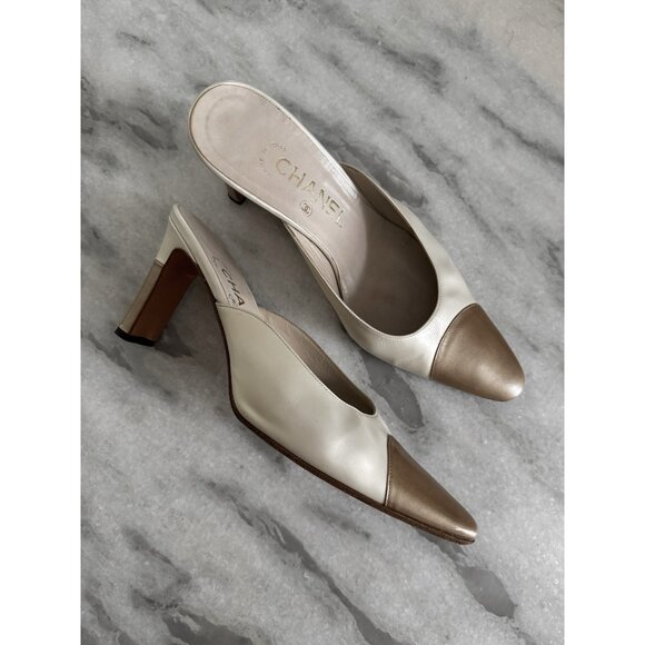 CHANEL Mules Size 37.5 US 7 Vintage Two Tone Pearly White & Beige Heels Vintage - Picture 1 of 16